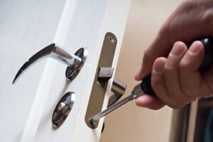 Emergency locksmith attending a lockout in South Kensington