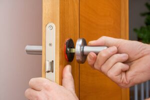 24 hour locksmith working on a property in Chelsea and Belgravia