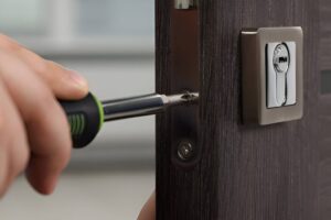 Locksmith completing a moving day lock change in Pimlico and Belgravia