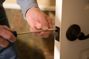Fast locksmith attending a converted flat in South Kensington