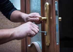 Broken door handle replaced in Pimlico and Belgravia
