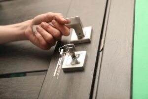Shop reopened after a deadlock lockout in Chelsea and Belgravia