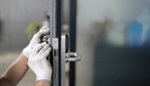 Shop door latch serviced in Chelsea and Belgravia