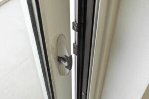 Sash window lock fitting on a Knightsbridge home SW7